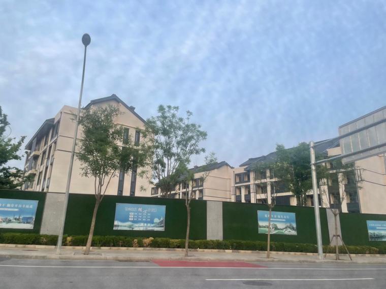 远洋源山春秋实景图