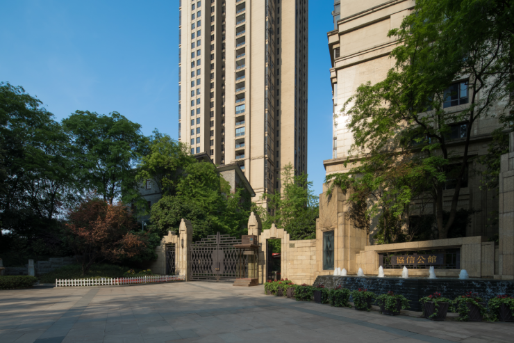 看房记:钟情重庆夜景,围观解放碑瞰江大平层