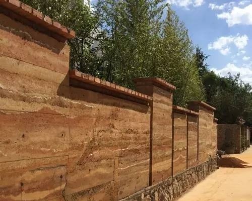 在消失的传统建筑中,磨砖对缝的砖式建筑,干磊墙,三合土,夯土建筑