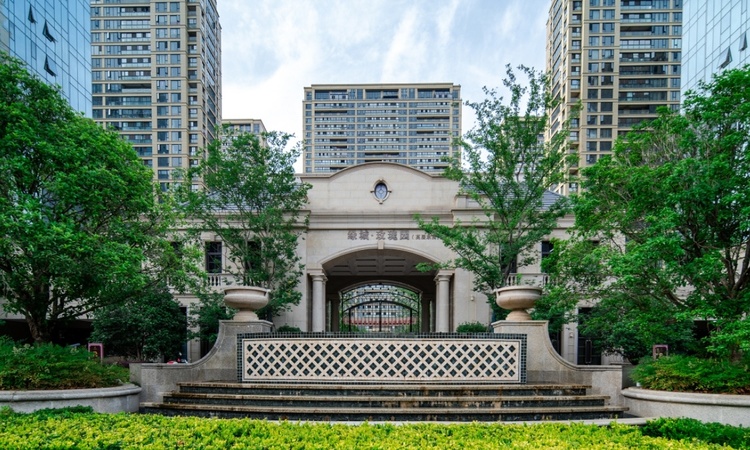 绿城咏湖源翠实景图