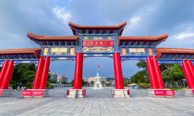 宏发悦见公园里周边配套图