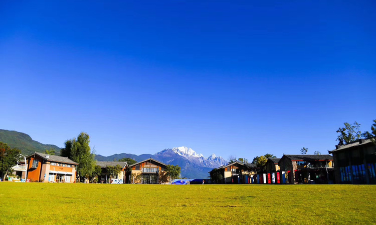 雪山艺术小镇实景图