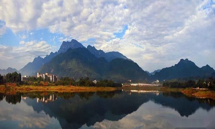 米哈斯小镇实景图