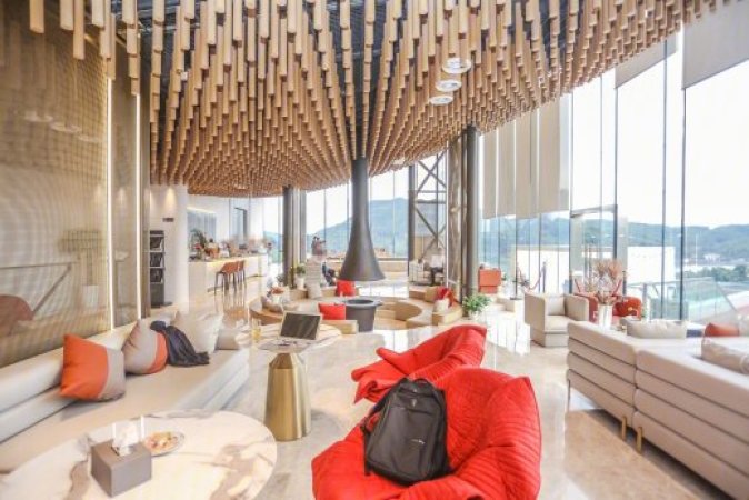 中南菩悦春山听湖实景图