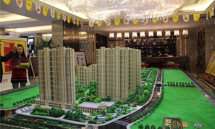 四季金辉观岚实景图