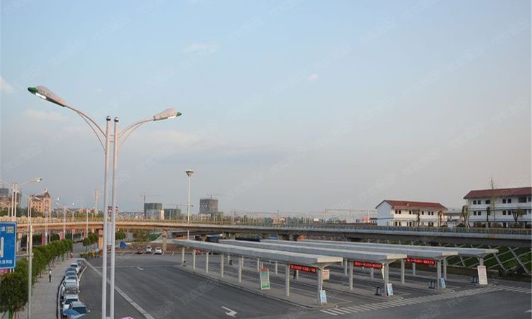 万贯法国风情街周边配套图