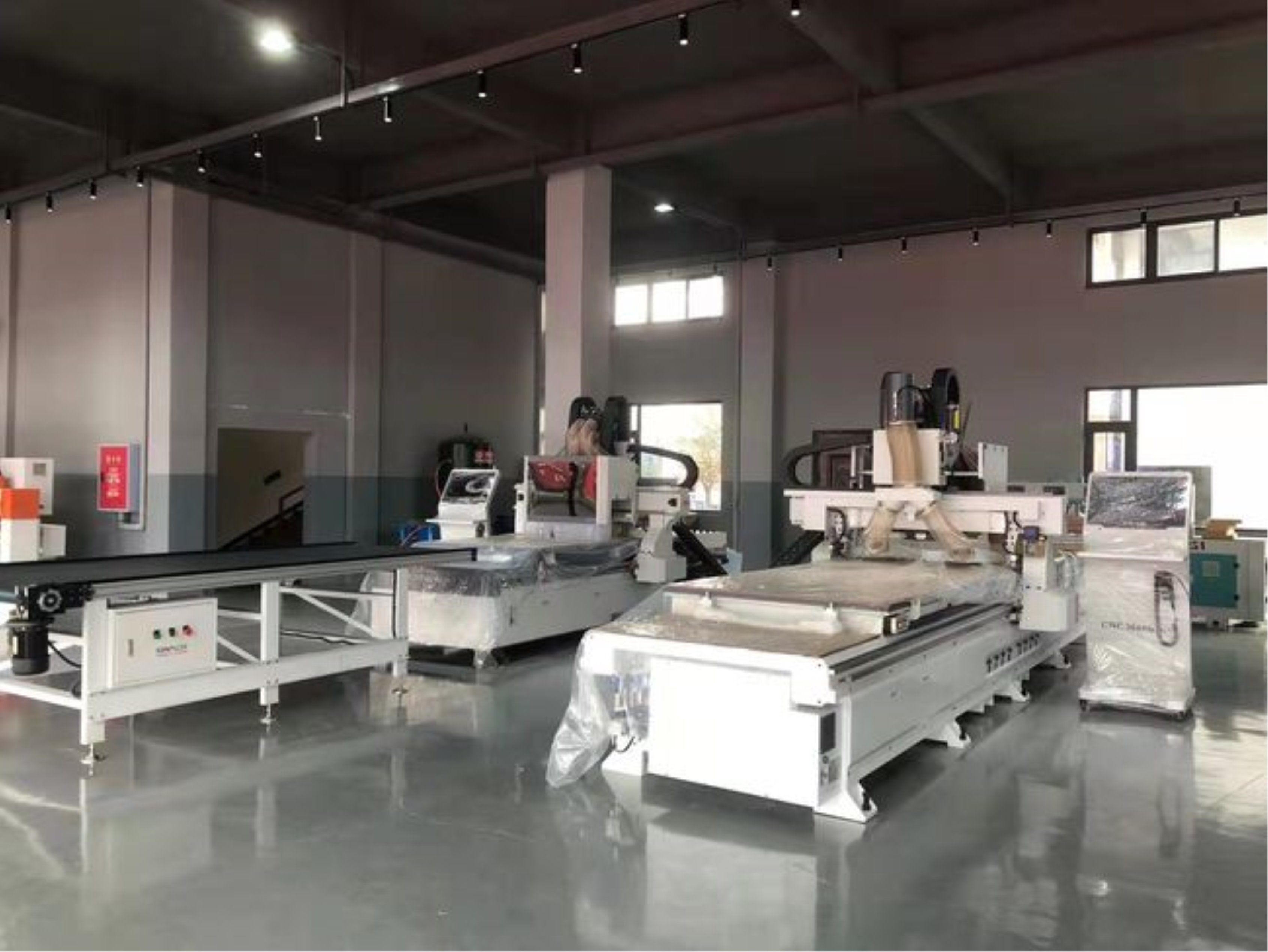 一家从事木工机械设备和刀具辅料于一体的专业供应商和服务商