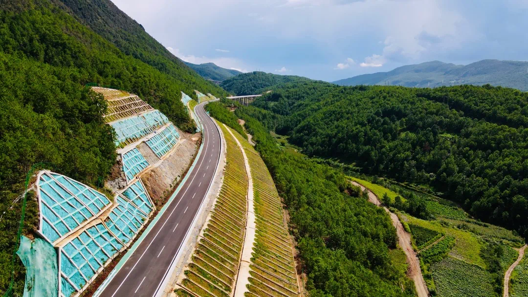 香格里拉高速公路图片