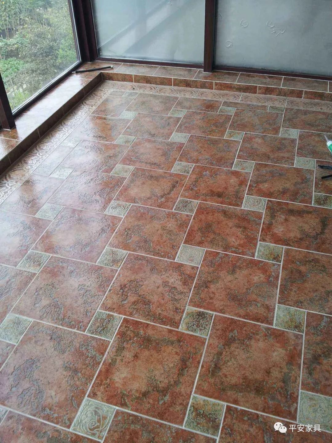 木纹砖千篇一律？看这6种新潮铺法让你家一看就很贵!(图2)