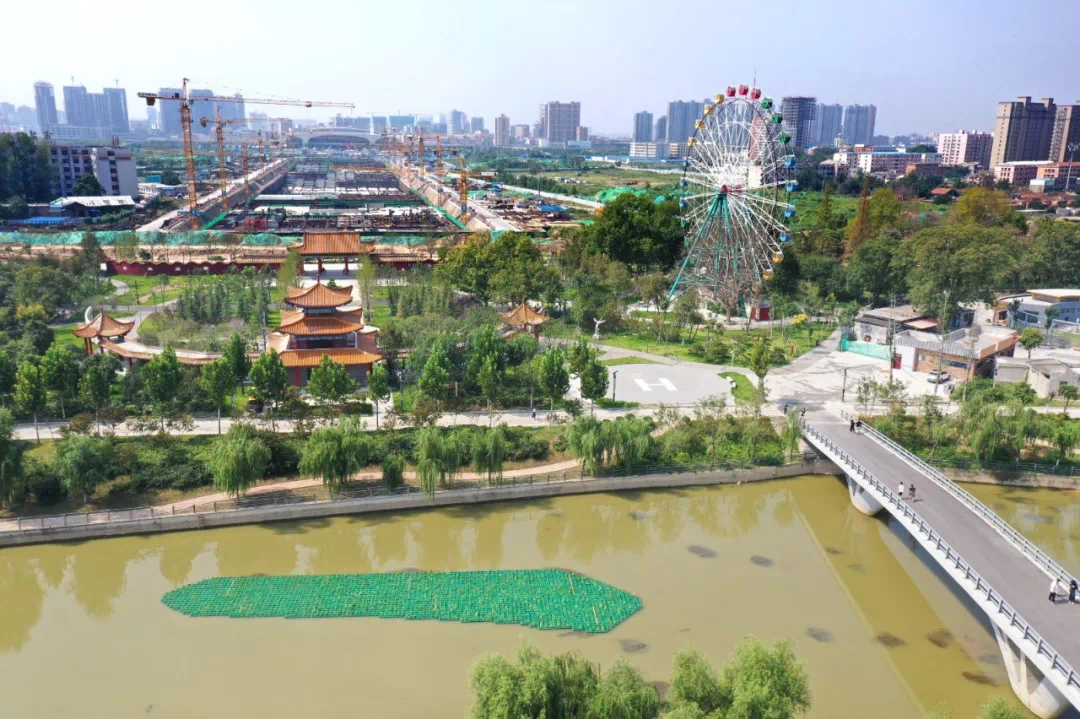 商丘高铁广场绿轴项目一角从人民公园向南航拍的
