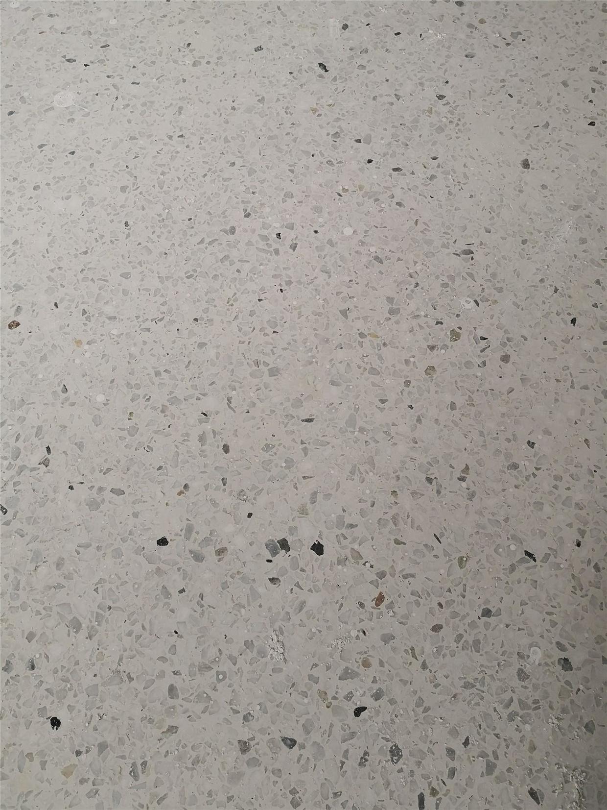 今天给大家说一种地面新材料,我的一个工地刚做完,其实他并不新,因为